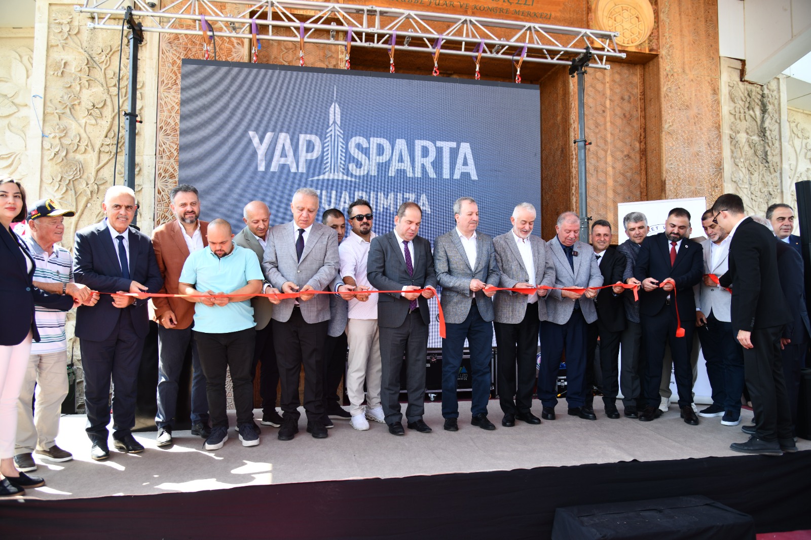 ISPARTA’DA BİR İLK: YAPISPARTA FUARI AÇILDI